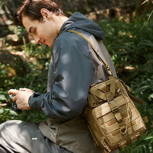 กระเป๋าคาดหน้าอกยุทธวิธีอเนกประสงค์สำหรับกีฬากลางแจ้ง กระเป๋าสะพายข้างสำหรับผู้ชาย อุปกรณ์ตกปลา สีน้ำตาล CP สีพื้น - Product Image 3