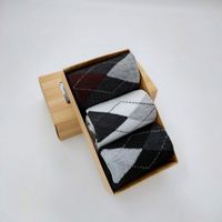 Lot de 3 paires de chaussettes professionnelles pour hommes, en gros, à prix abordable, avec boîtes cadeaux fenêtres, fonction antibactérienne et semelle tissée