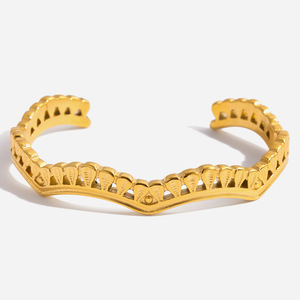 18K Gold Stainless Steel Lace Openwork Wave Bracelet Light Luxury Jewelry Unisex Gift - Product Image 1