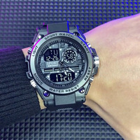 Jam Tangan Elektronik Fashion Olahraga Jam Tangan Pria Digital Elektronik Tampilan Ganda LED Lampu Malam Tahan Air dan Tahan Guncangan