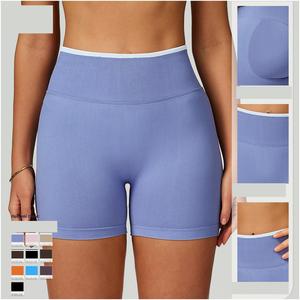Shorts de yoga imprimés pour femmes, décontractés, pour le basketball, style athleisure, magnifiques, pour le fitness, fabriqués sur mesure par un fabricant spécialisé, collection Noël - Product Image 2