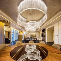 Lustre de plafond en cristal K9 multi-anneaux incurvé sur mesure, grand luminaire décoratif LED moderne pour hall d'hôtel et réception