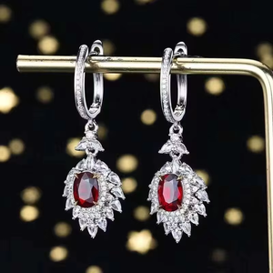 เครื่องประดับชั้นดี SGARIT ทองคำขาว 18k ทับทิมสีแดงธรรมชาติ 2.1 กะรัต รูปไข่ ต่างหูแบบติด สำหรับผู้หญิง พร้อมใบรับรอง AIGS - Product Image 2