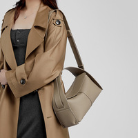 Sac bandoulière personnalisé en cuir pleine fleur OEM pour femme, fermeture magnétique, style urbain simple, 100 cm, vente en gros usine