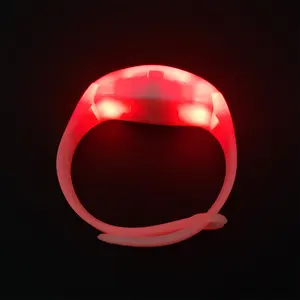 Offre Spéciale bracelet LED clignotant à distance personnalisé contrôle DMX lumière LED bracelet DMX radiocommandé