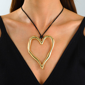 2024 nouveau collier de perles de perles exagéré grand coeur creux amour pendentif collier <span class=keywords><strong>gothique</strong></span> bijoux pour femmes filles - Product Image 3