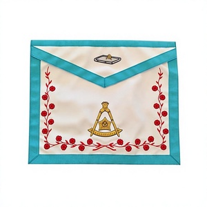 Tablier maçonnique en cuir fait main du 14e degré du Rite écossais avec broderie en dentelle et fixation magnétique sans nickel pour la protection - Product Image 1