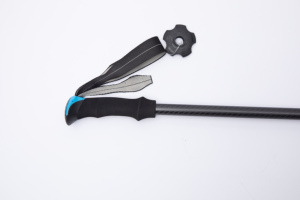 Bastón de Senderismo Ligero, Bastón de Esquí Telescópico de Tres Secciones, Aleación de Aluminio y Fibra de Carbono, Ajustable, <span class=keywords><strong>para</strong></span> Senderismo y Viajes - Product Image 4