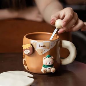 3D manyetik çıkarılabilir bal ayı kupa kalınlaşmış seramik kapaklı kupa ve kaşık kahve kupa - Product Image 4