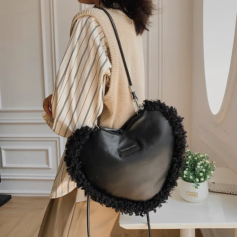 2023 Großhandel Designer Pelz Herz Tasche trend ige Damen Taschen Handtasche Set süße Einkaufstasche und Stirnbänder für Frauen