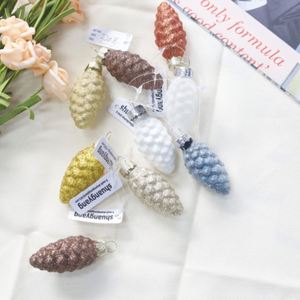 Juego de 6 Adornos Navideños Colgantes de Cristal Soplado en Forma de Piña para las Fiestas Navideñas - Product Image 6