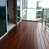 Planches de terrasse en bois protégées contre les UV, revêtement de sol anti-fissures et nécessitant peu d'entretien pour jardin, patio, zone panoramique