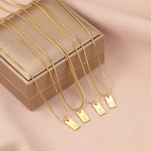 La migliore vendita impermeabile placcato in oro 18k con lettere quadrate catena in acciaio inossidabile collane di gioielli di moda per ragazze