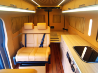 Camper Van Sinotruck Pioneer avec transmission automatique diesel à 8 vitesses, moteur 2.0L : 2.0T (turbo), capacité du réservoir de carburant de 80L