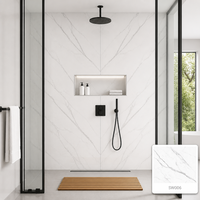 Panneau mural WPC en gros 900x2800mm 9mm imperméable, revêtement gris veiné marbre blanc pour chambre d'hôtel et salon