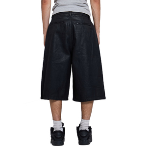 Shorts en jean pour homme à jambes larges, denim noir enduit de cire, shorts en jean décontractés en coton, style oversize avec poches - Product Image 1