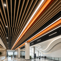Profilé en aluminium effet bois de luxe en forme de U pour système de plafond suspendu dans la décoration des bureaux et des hôtels