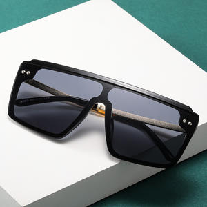 Lunettes de soleil pour femmes de style européen et américain 4363, monture noire en PC, protection UV400, lunettes de sport d'extérieur - Product Image 1