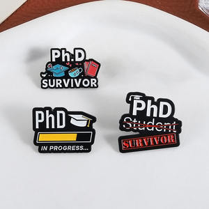 Оптовые забавные металлические эмалевые значки-броши «Выпускник PhD в процессе» для подарка на выпускной и украшения рюкзака - Product Image 2