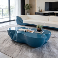 Table basse nordique minimaliste en fibre de verre laquée, grande table d'appoint sculpturale unique en forme de galet, mobilier d'intérieur