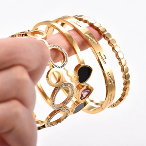 Bracelet manchette ouvert en acier inoxydable délicat avec zircone en forme de cœur pour femme, accessoire de bijouterie en métal, cadeau - Product Image 6