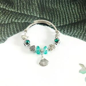 Nuova Serie Mare: Bracciale Charm da Donna con Delfino, Cavalluccio Marino e Conchiglia per Primavera/Estate 2026 - Product Image 4