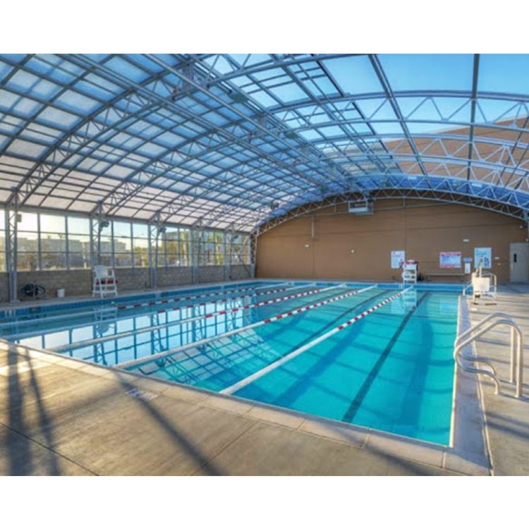 Toit incurvé conception structurelle hangar en acier auvent de piscine de toit