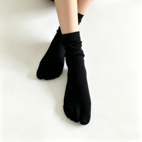 Calcetines OEM de algodón de color liso para mujer, estilo japonés Tabi, con diseño de costilla vertical, punta dividida y estilo holgado, venta al por mayor