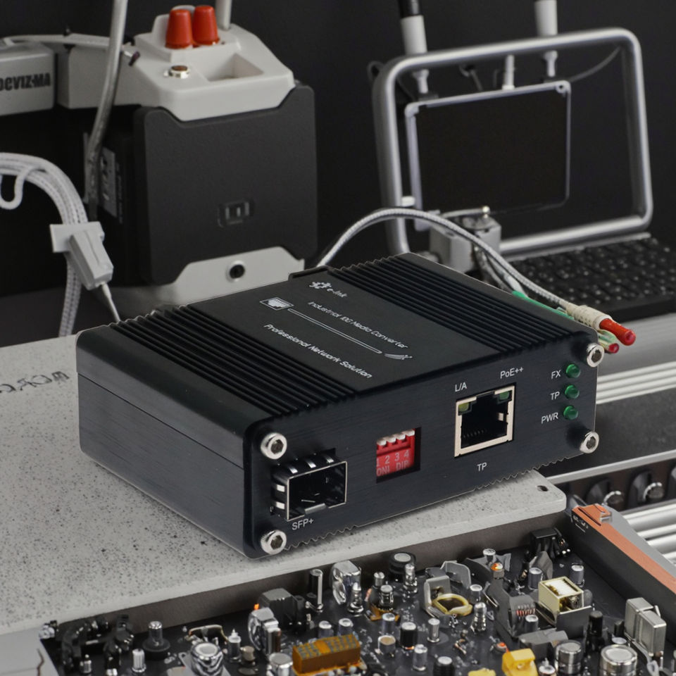 Mini Industrial 10G/5G/2.5G/1G/100M 802.3at to 10GBASE-X SFP+ Media Converter with POE Stock Available