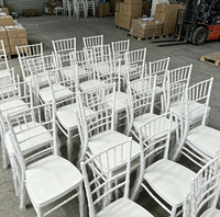 Chaise Chiavari empilable pour hôtel et mariage, idéale pour les salles de banquet et la décoration de lieux de réception (commande en gros)