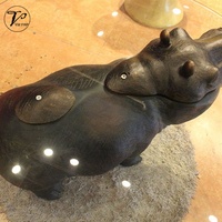 Table basse créative moderne en fibre de verre en forme d'hippopotame avec plateau en verre, marque YUWEI, modèle YUWEI-T227, mobilier de maison.