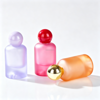 Flacons de parfum en verre givré élégants et luxueux de 30 ml, 50 ml, 100 ml, avec bouchon doré et vaporisateur, écologiques et recyclables pour les soins de la peau