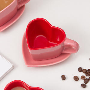 Ensemble tasse et soucoupe à café en céramique en forme de cœur, rouge rose uni, pour la maison ou en cadeau - Product Image 5