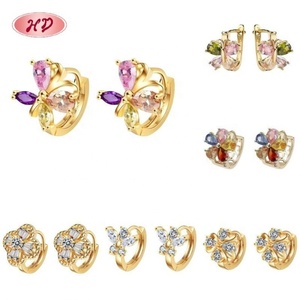 Juego de Seis Pendientes de Mariposa Románticos Chapados en Oro de 18K, Pendientes Huggie Irregulares con Circonita, Joyería para Mujer, Latón, 1MOQ - Product Image 5