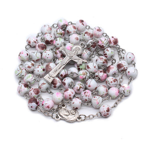 Collier de prière perlé rose moucheté avec pendentif croix, perles en résine, bijoux de mode unisexe pour cadeau de baptême - Product Image 4