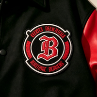 Veste universitaire noire et rouge pour femme OEM, avec logo personnalisé, manches en similicuir, streetwear, broderie personnalisée en PU, coton automne