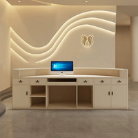 Meuble de réception de luxe en marbre doré, comptoir de réception moderne pour hôtel avec design mural arrière