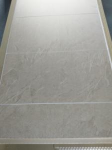 Panneau mural de salle de bain en PVC moderne de 600 mm de large, best-seller - Product Image 1