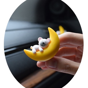 Kawaii 3D resina Luna Animal modelos Mini gato ratón Auto colgantes Diy <span class=keywords><strong>Lattafa</strong></span> coche Perfumes - Product Image 3