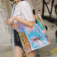 En gros personnalisé coloré laser holographique mode clair transparent imperméable PVC fourre-tout cadeau femmes sac à provisions poignées