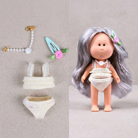 Ensemble de 4 pièces pour poupée : Bikini à volants en dentelle, maillot de bain rayé, collier de perles, pince à cheveux fleurie – Accessoires d'habillage d'été pour poupée