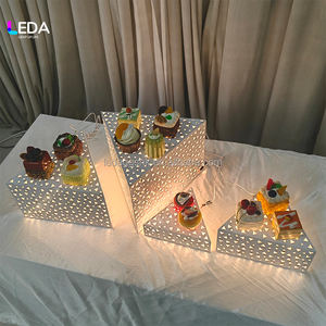 Base de Exhibición Triangular de Espejo Plateado de Lujo LEDA para Mesa de Boda, con Luz Cálida, para Pasteles y Postres, Decoración para Eventos y Fiestas - Product Image 6