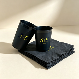 Gobelets en plastique jetables personnalisés avec logo pour mariage, bar, cocktail, 12oz 16oz, noirs avec serviette, vente en gros - Product Image 1