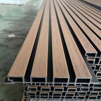 Panneau mural imperméable en bois composite pour l'extérieur, revêtement extérieur en bois et plastique pour le mur extérieur