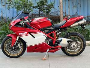 Moto <span class=keywords><strong>sportive</strong></span> <span class=keywords><strong>Ducati</strong></span> authentique haute performance <span class=keywords><strong>600</strong></span>-1000 cm³ à 4 soupapes desmodromiques, vitesse maximale de 283 km/h pour le sport - Product Image 2