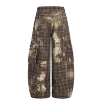 Salopette en coton mélangé à imprimé léopard, design tendance de rue, pantalon ample à jambes larges, pantalon multi-poches pour homme