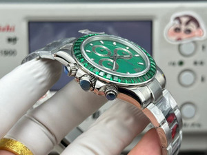 Orologio da Polso da Uomo di Alta Qualità con Smeraldo Incastonato, Acciaio Inossidabile 904L, Impermeabile, Meccanico Automatico - Product Image 4