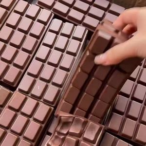 Juguete Blandito de Chocolate, Suave, de Rebote Lento, Lindo, con Forma de Comida, para Aliviar el Estrés, Juguete Sensorial de Chocolate de Levantamiento Lento - Product Image 4