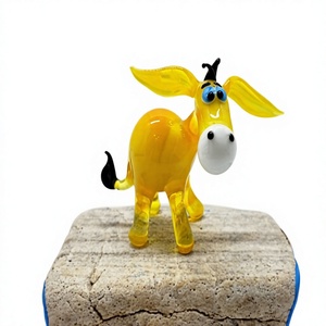 Figurine d'âne en verre jaune avec des yeux bleus sur socle en pierre, décoration contemporaine pour salon, cadeau d'anniversaire pour enfants de 3 à 6 ans - Product Image 1