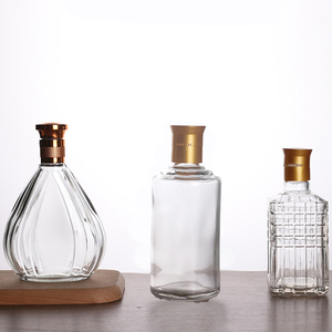 Bottiglia di Vino in Vetro Trasparente da 250ml con Tappo a Chiusura Manuale, Vari Stili e Forme - Product Image 2